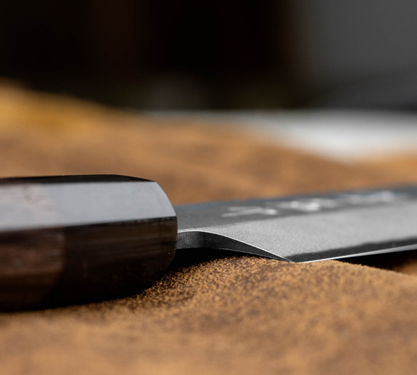 Hideo Kitaoka Shirogami Black Oktagon Nóż Yanagi 24 cm