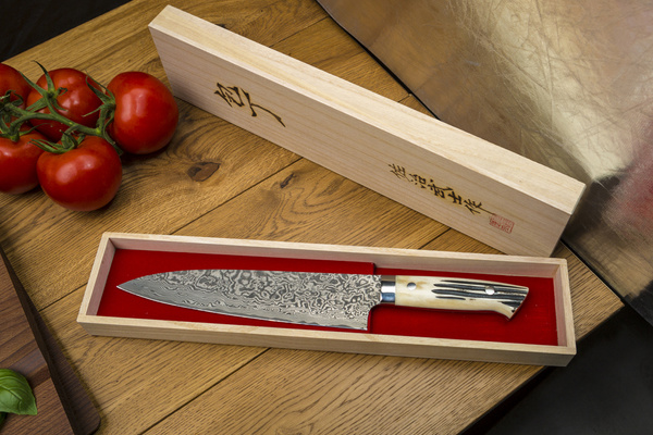 Takeshi Saji WBB Ręcznie kuty nóż Santoku 18 cm R-2